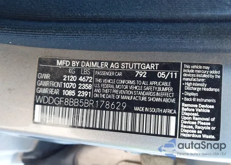 2011 Mercedes-Benz C 300 Sport 4Matic z USA, uszkodzony, nr VIN WDDGF8BB5BR178629